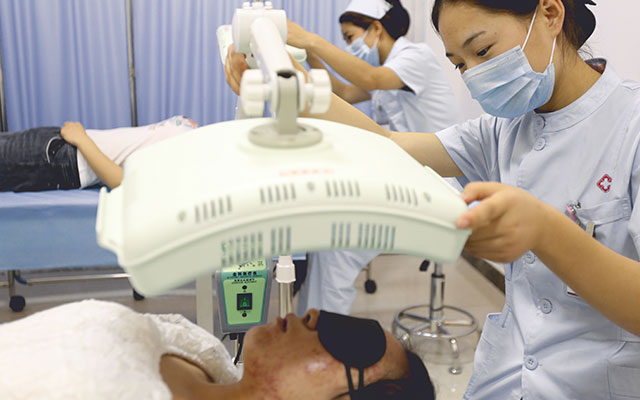 南京肤康皮肤医院出现这些原因，痘痘怎能不被召唤